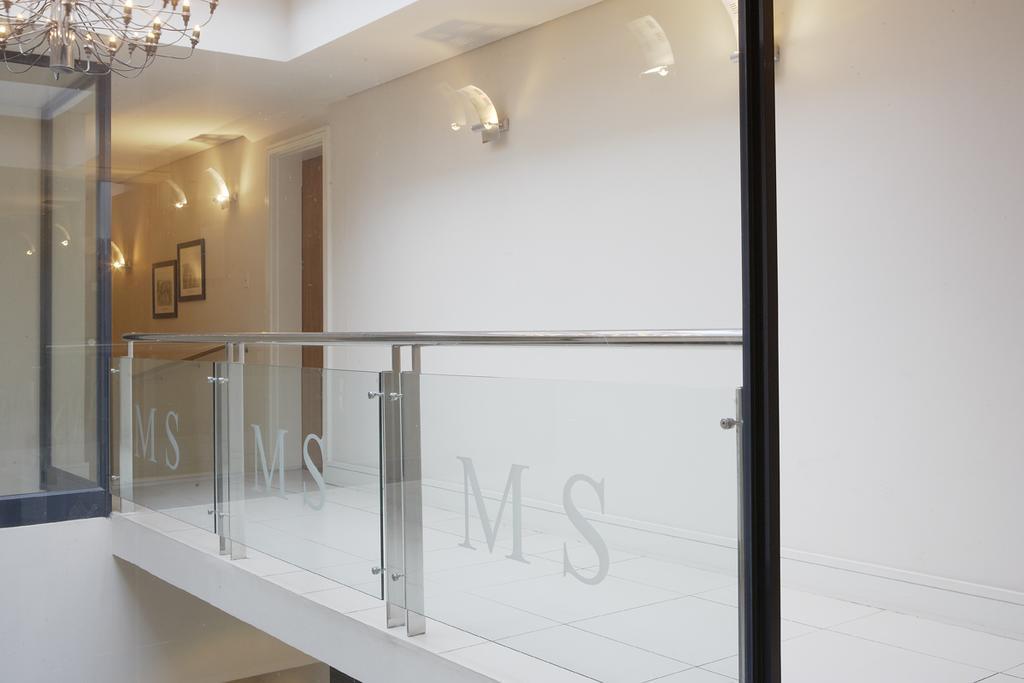 Marine Square Luxury Suites Херманус Экстерьер фото